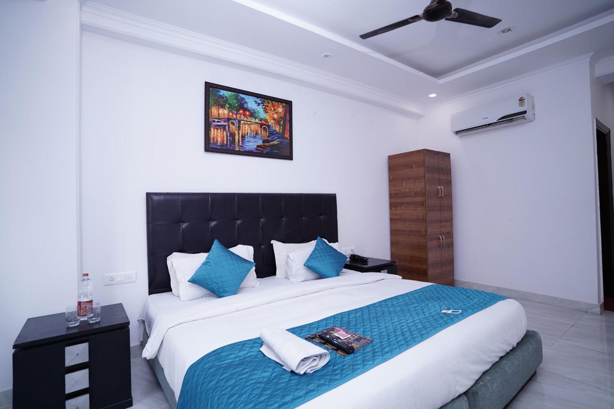 Hotel Moon Taj Near Yashobhoomi Convention Centre Delhi  Exterior photo