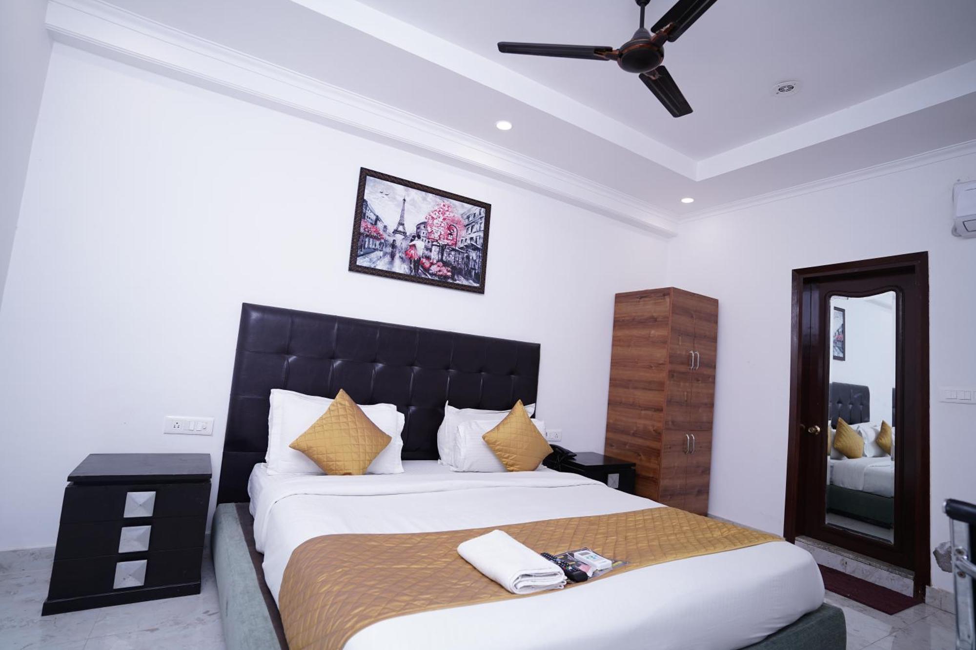 Hotel Moon Taj Near Yashobhoomi Convention Centre Delhi  Exterior photo