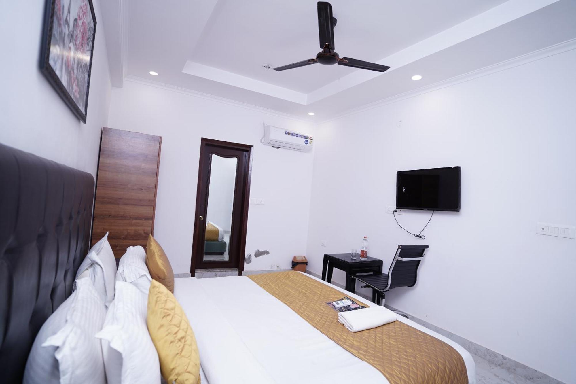 Hotel Moon Taj Near Yashobhoomi Convention Centre Delhi  Exterior photo